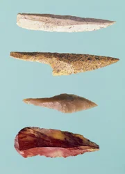 Vier vuurstenen werktuigen, Bovenpaleolithicum, 35000-10000 v.Chr.
